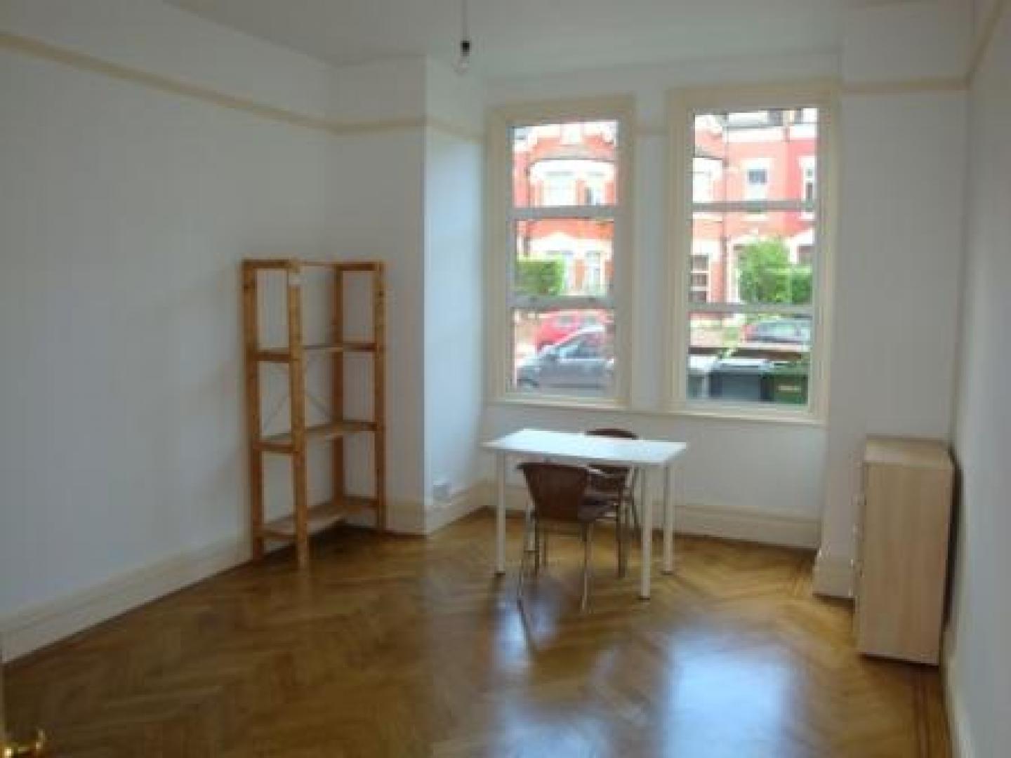 			1 month deposit instead of 6 weeks, saving you £933.33!, 4 Bedroom, 1 bath, 1 reception Flat			 Chichele Road, WILLESDEN GREEN